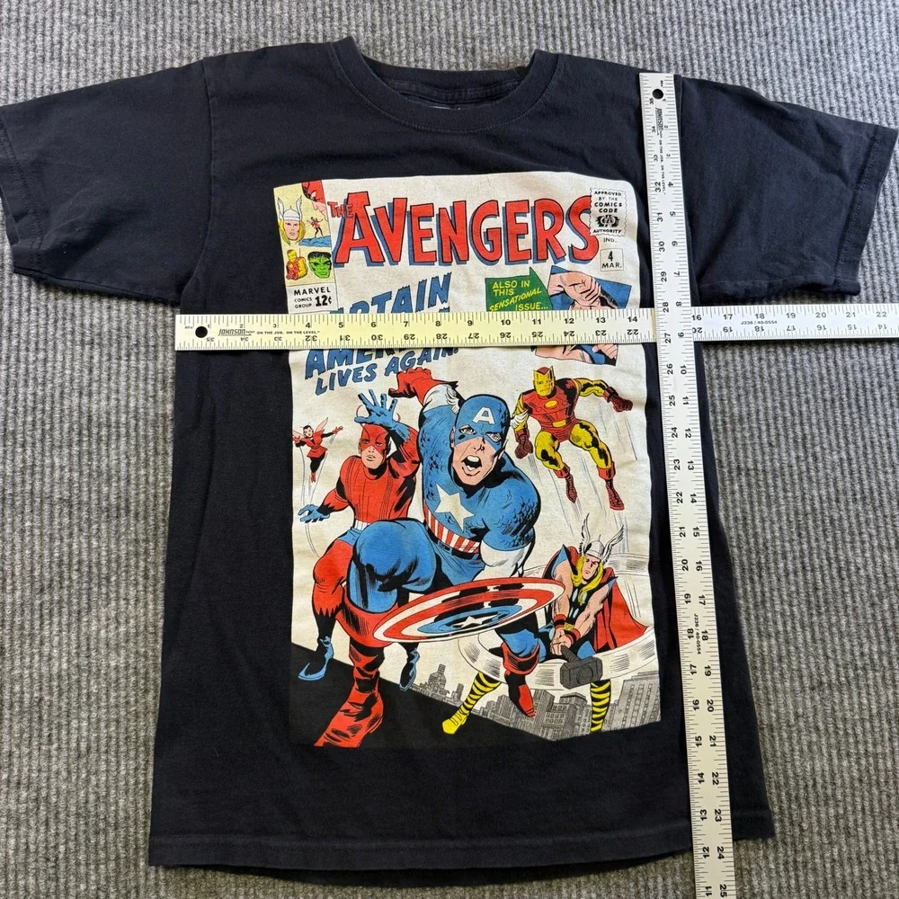 Marvel Avengers Captain America‎ Lives Again Comic Cover Black Graphic T-Shirt